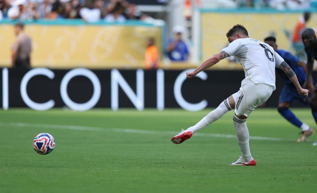 斯拉维亚主帅：我们让阿森纳踢得很艰难，但球队犯了致命失误